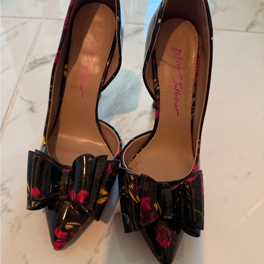 Betsey Johnson Black Floral Women's Heels